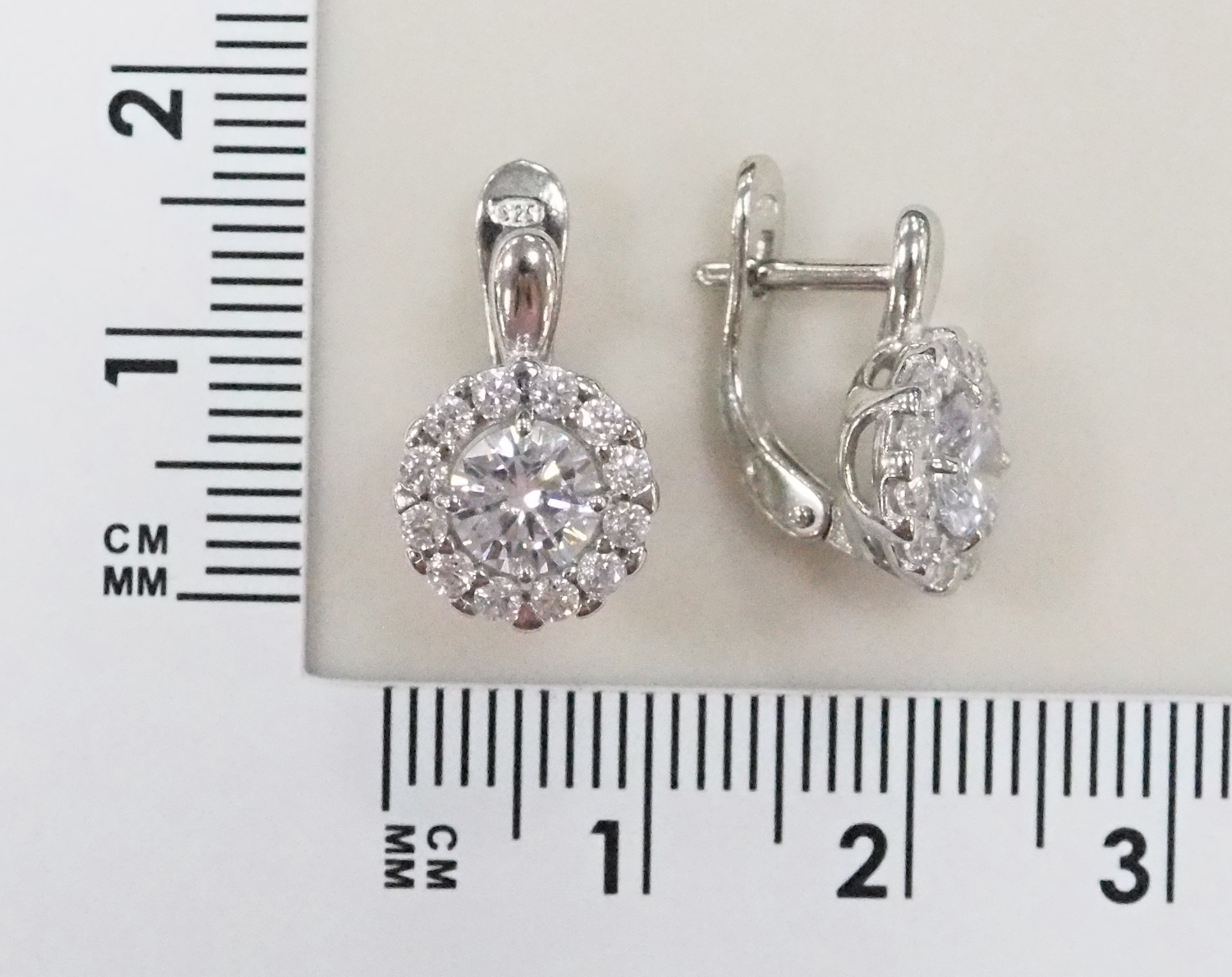 Серебряные серьги 925 пробы; вставки 26 Фианит бесцв.;